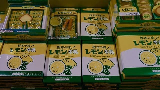 お菓子やグッズも売っている「サファリショップ」3