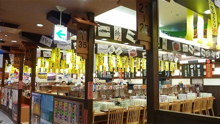 魚卸回転寿司 ダイマル水産 池袋サンシャイン60通り店の内観です