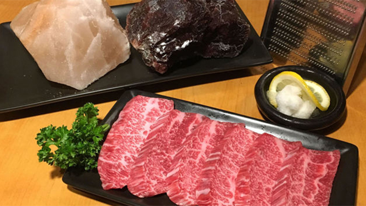 炭火焼肉　まうみ 池袋店の内観です。