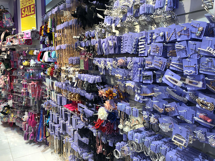 Claire's サンシャイン店内観